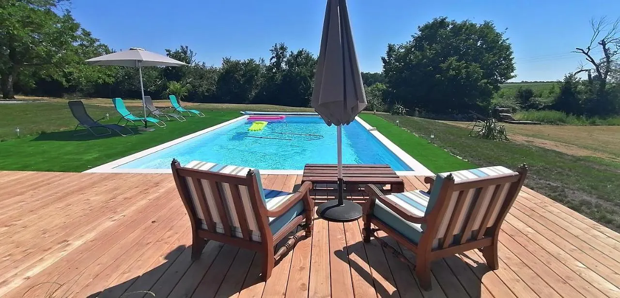 Domaine De Gaia, Piscine, Petanque, Ping Pong, Proche Saint-Emilion Bed & Breakfast Guillac